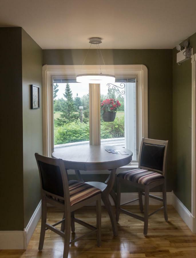 Fox Point Inn Parrsboro Екстериор снимка
